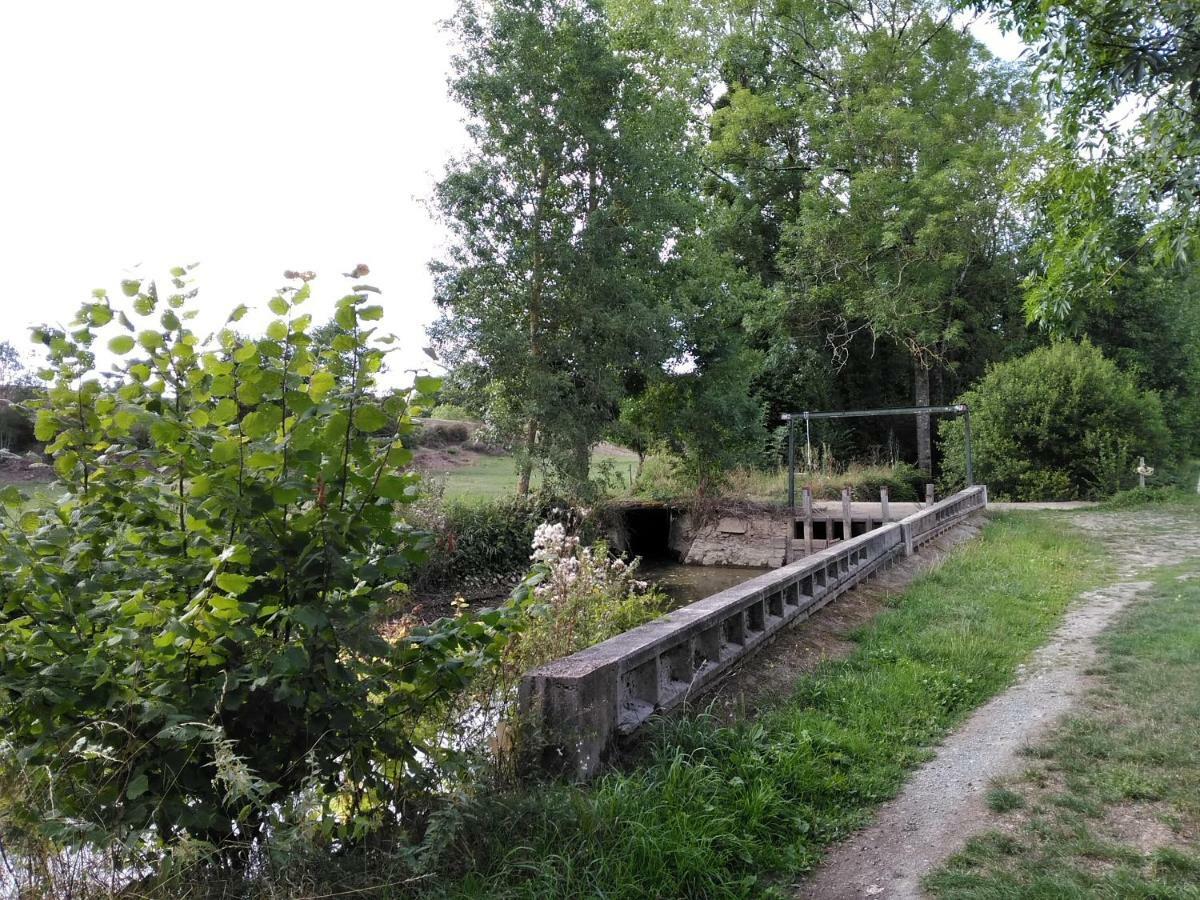 Vila Au Fil De L'Eau Le Boupère Exteriér fotografie